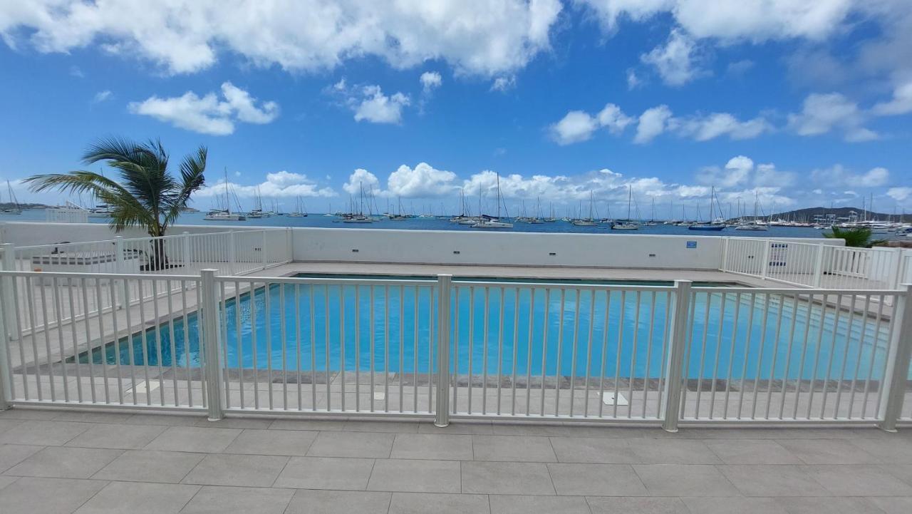 Appartement PIEDS DANS L'EAU VUE MER ACCES PLAGE ET PISCINE Marigot  Extérieur photo