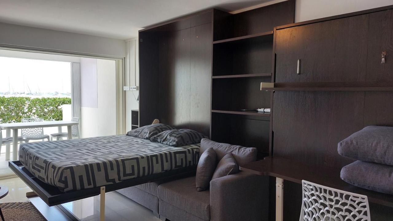 Appartement PIEDS DANS L'EAU VUE MER ACCES PLAGE ET PISCINE Marigot  Extérieur photo