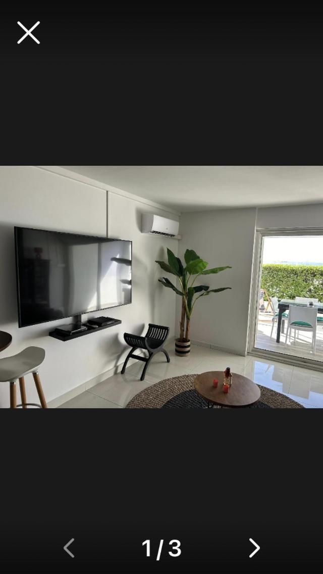 Appartement PIEDS DANS L'EAU VUE MER ACCES PLAGE ET PISCINE Marigot  Extérieur photo